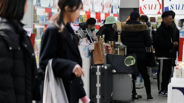 한국 오면 무조건 쓸어담는다…외국인들이 ‘이것’부터 사는 의외의 품목