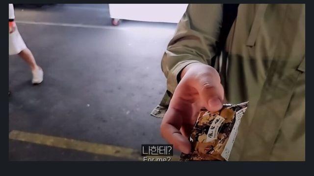 잘생긴 남자의 여행 간접 체험하기