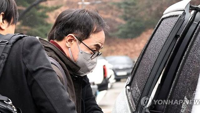 尹 관저이전 의혹 '키맨' 김오진 前차관, 구속후 첫 특검 출석
