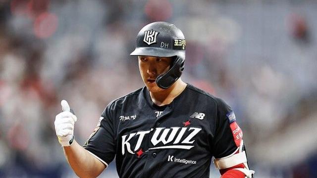 황재균, 20년 프로 커리어 마침표…kt서 은퇴 결정