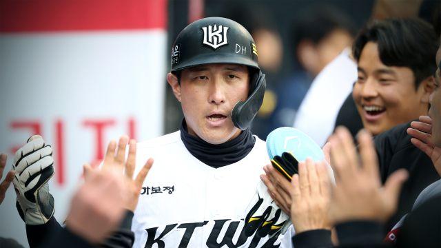 ‘굿바이 황재균’…20년 정든 그라운드 떠난다