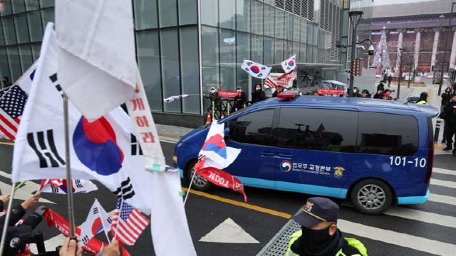 尹, 김건희특검에 첫 피의자 조사 출석…공천개입 등 조사받을듯(상보)