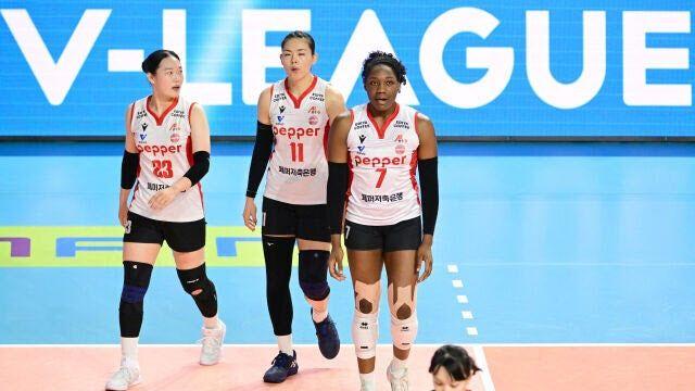 페퍼, 흥국생명에 지며 8연패 늪... 레오 7000득점 고지(종합)