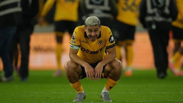 'EPL 개막 16경기 무승' 황희찬의 울버햄튼 회장 사임