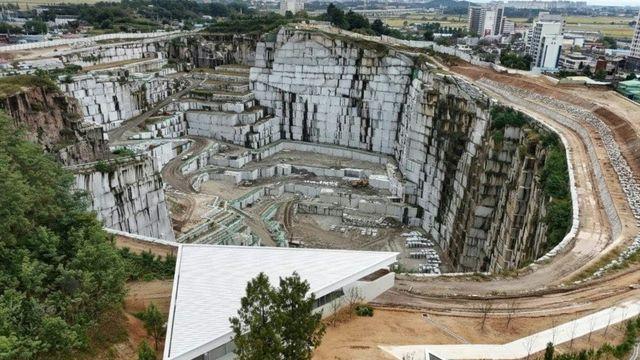 익산 채석장을 재활용한 카페 수준
