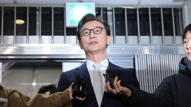 '통일교 의혹' 전재수, 14시간 넘는 마라톤 조사받아…혐의 전면 부인