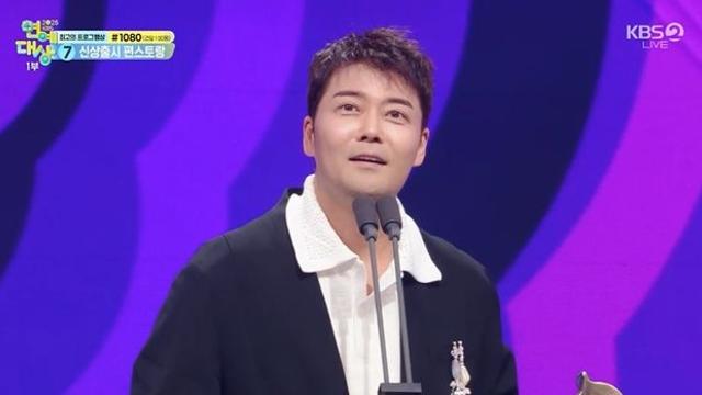 '링거 해명' 전현무, 다 내려놨다…