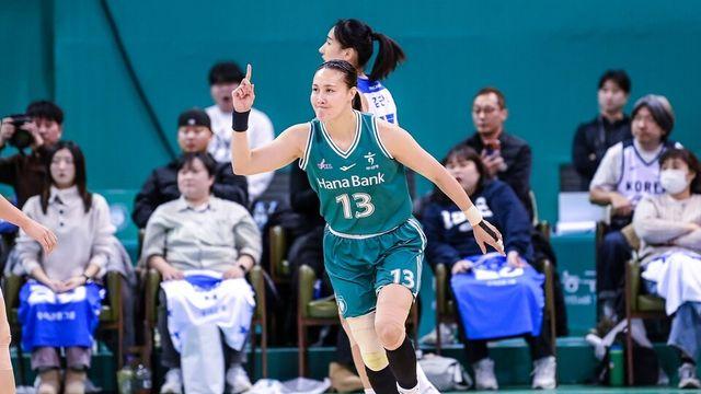 김정은 역대 최다 601경기 출전 대기록… 하나은행, 우리은행 꺾고 선두 유지