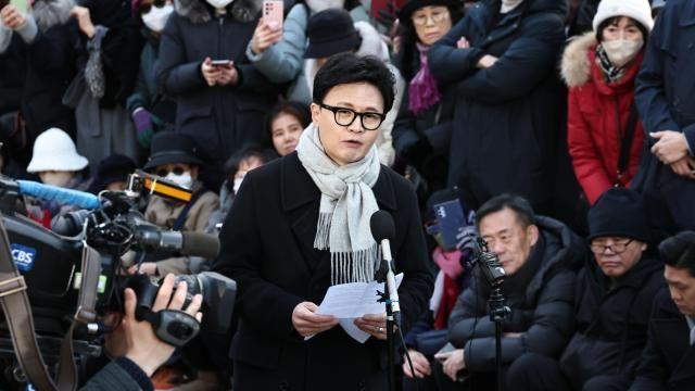 한동훈, 지지자 앞 첫 공개 행사…당무감사 앞두고 국힘 비판