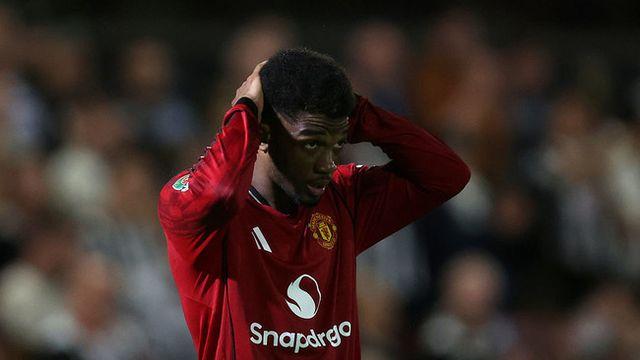 아모림 눈 밖에 난 ‘맨유 성골’ 끊임없는 이적설 속 맨유 레전드의 충고 “지금 힘들겠지만...”