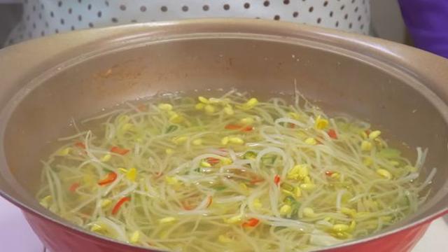 제발 다진 마늘 넣지 마세요...진자 해장되는 콩나물국에 넣는 '이것'