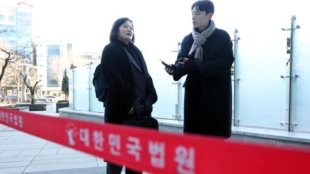 정유미 검사장 인사 효력 놓고 법정 공방…