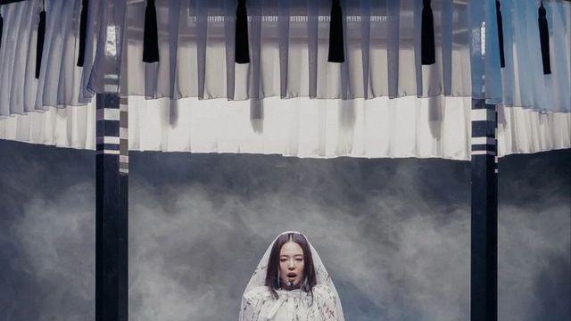 자세히 보면 깜짝 놀란다는 제니 한글 드레스의 디테일