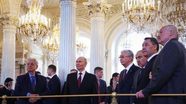 푸틴, CIS 정상들 만나…