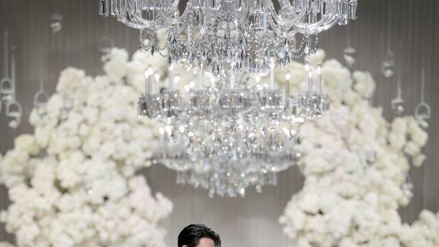 신민아, 눈꽃 하트 튜브톱 드레스…4200만 원대 웨딩드레스 화제