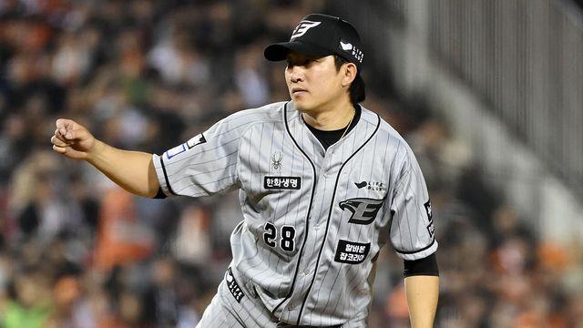 '현대 마지막 유산' 장시환, LG서 현역 연장 확정…'삼성 방출' 포수 김민수도 영입 [공식발표]