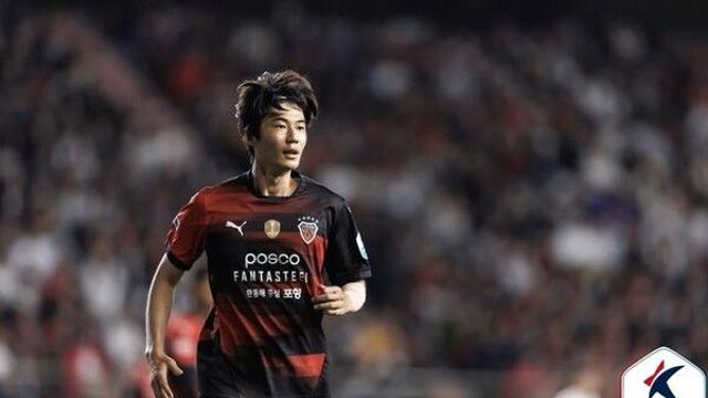 기성용, 은퇴 대신 포항과 재계약 초읽기…내년에도 K리그 누빈다