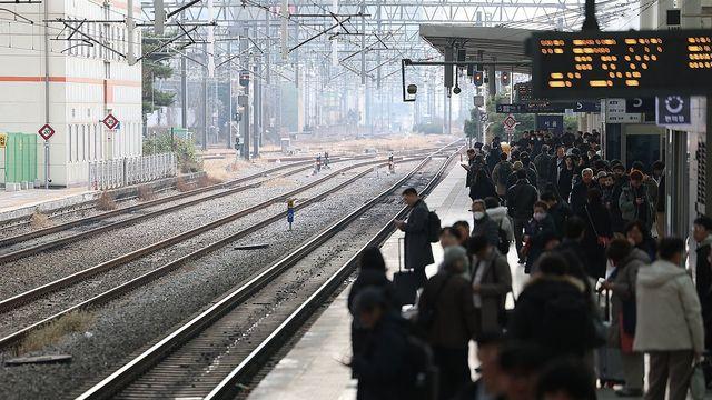 철도노조 오늘 총파업 유보…모든 열차 정상 운행(종합)