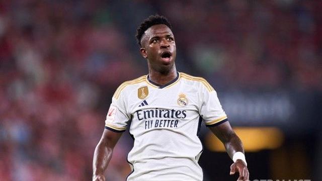 '홈팬 야유'에 프로필 바꾼 비니시우스... 알론소는 