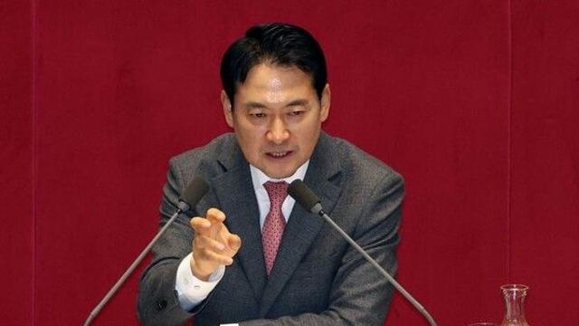 장동혁, 20시간 넘기며 헌정사상 최장 '필버'…제1야당 대표 첫 기록도