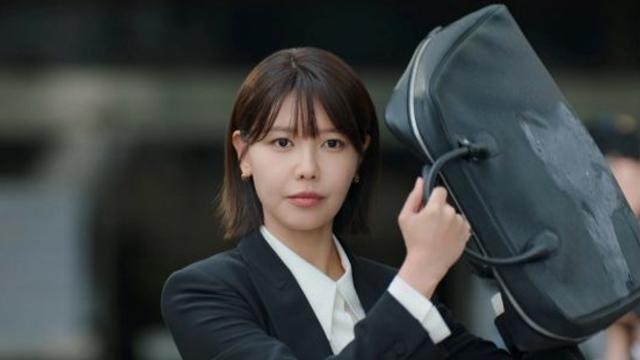 최수영, 첫 회부터 제대로 열었다…냉철한 스타 변호사의 반전 (아이돌아이)