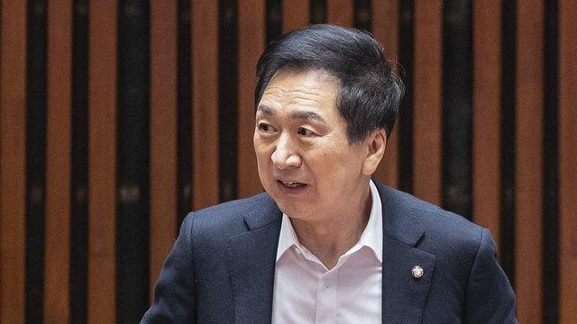 김건희특검, '로저비비에 선물' 김기현 11시간 반 조사