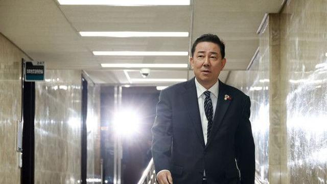 김병기, 대한항공 호텔 숙박권 특혜 논란에 