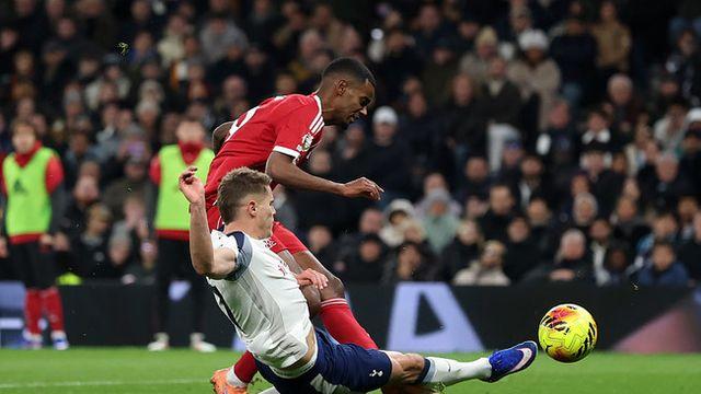 이삭 다리 박살 낸 태클...리버풀 감독 작심 비판 “실망스러워, 10번 하면 10명 다칠 듯”