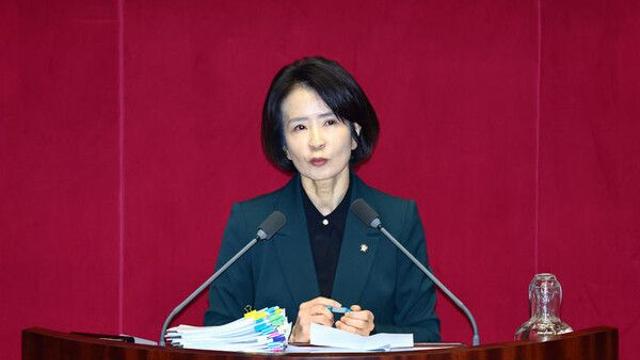 국힘 최수진, 자정 넘어 필버 마쳐…주호영 부의장 '사회 거부' 신경전도(종합)