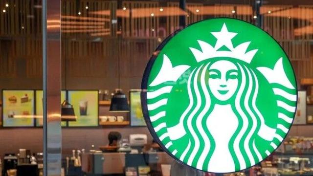 강남 스타벅스 소화기 난사 사건, 70여 명 긴급 대피…