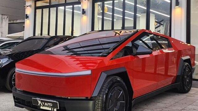 목격담 이어졌던 '새빨간 사이버트럭'…차주는 랜더스 김광현