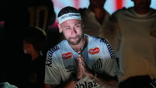 '축구 스타' 네이마르, 월드컵 위해 받은 무릎 수술 성공적