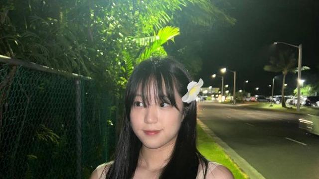 '삐약이' 신유빈 이 정도야? X-마스 팬서비스 화끈하네!…'세계 탁구 왕중왕전 금메달리스트', 일상 모습 대방출