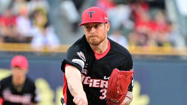 '11승 외인과 17억 재계약' KIA, 몸 상태도 확인했다…