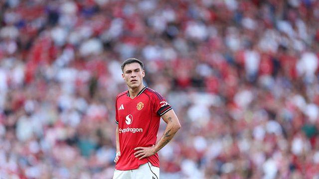 “그냥 서 있기만 해, 상황 읽었어야” 맨유 레전드, 빌라전 패배 원인→‘애물단지 MF’ 지목