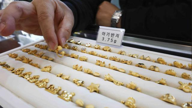 금값 또 최고치 경신…돌반지 한돈 93만 원 돌파