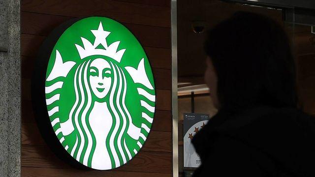 20대 여성, 강남 스타벅스 층별로 돌아다니며 소화기 난사... 손님 70여명 대피