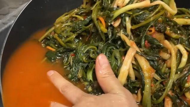 그냥 먹기엔 너무 익은 '열무김치', 이렇게 하면 반찬 걱정 싹 사라집니다