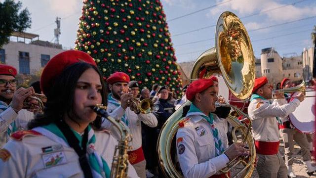 철조망 대신 크리스마스트리로…2년 만에 돌아온 베들레헴의 성탄