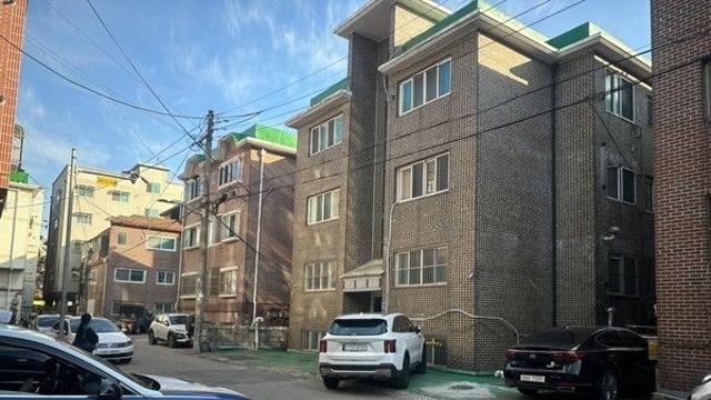 ‘주거지 무단이탈’ 조두순, 뒷짐 지고 “반성하며 살겠다”···檢, 징역 2년 구형