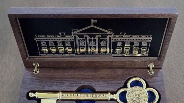 “머스크·호날두 다음은 이재명”...트럼프가 보낸 ‘백악관 황금열쇠'’