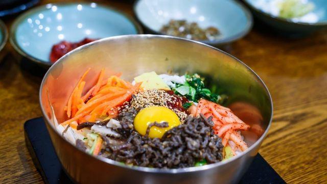 불고기, 비빔밥 아니었다…외국인들이 우리나라 오면 꼭 먹는다는 의외의 '한국 음식'