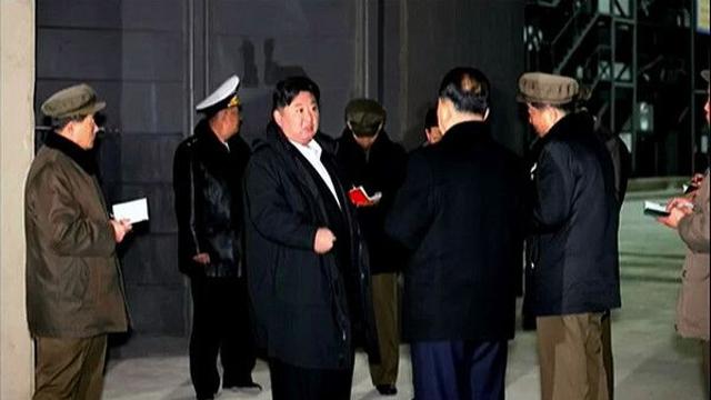 김정은, 8700t급 핵잠수함 건조 지도…
