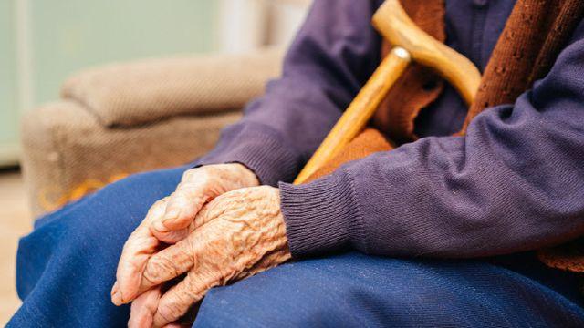 90대 노모 '목 졸라' 패륜...처음도 아닌데 징역 2년