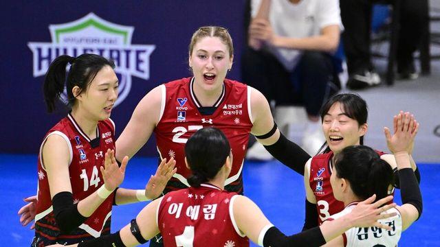 프로배구 현대건설, 크리스마스 매치서 정관장 누르고 7연승 질주