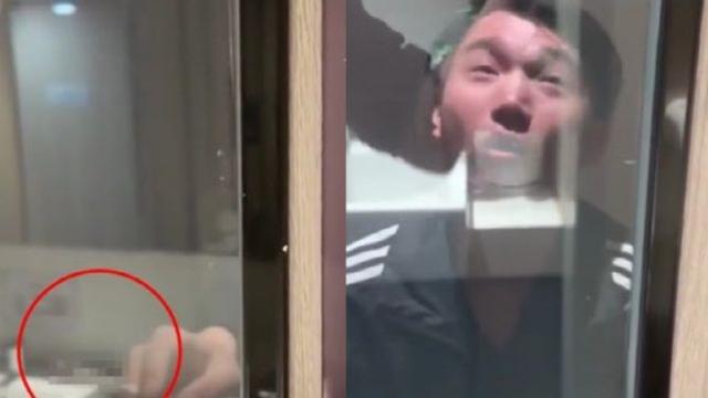 담배 연기에 '투명문' 변신...'화장실 흡연' 특단 조치