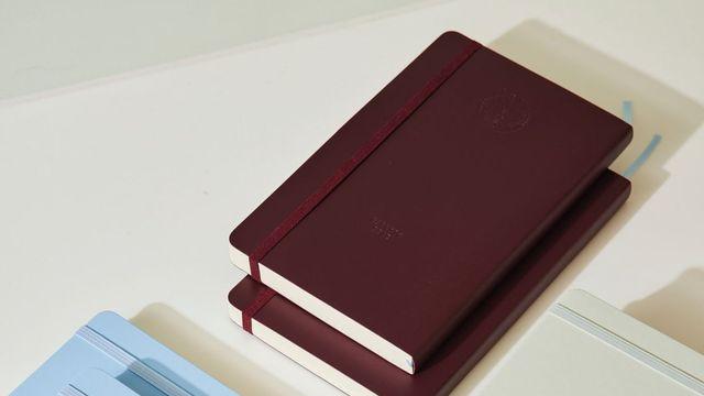 연말에 꼭 사야 할 것? 스타벅스, 폴 바셋, 최화정 픽까지 '2026 새해 다이어리'