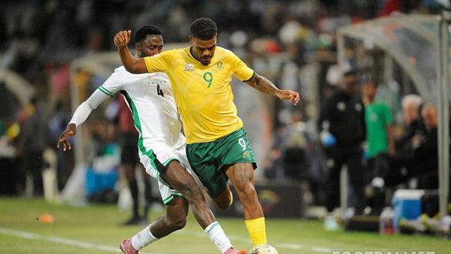 아무것도 못하는 남아공, 조직적 수비 못 뚫고 실수 남발! 홍명보호가 공략할 만한 약점 발견