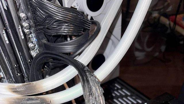 MSI 엔비디아 RTX 5090 그래픽카드, 16핀 전원 커넥터 실화로 손상