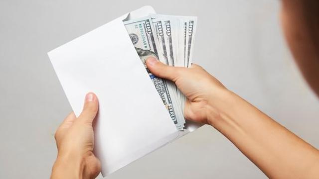 회사 팔리자 해고 대신…전 직원 ‘6억씩’ 보너스 쏜 사장님